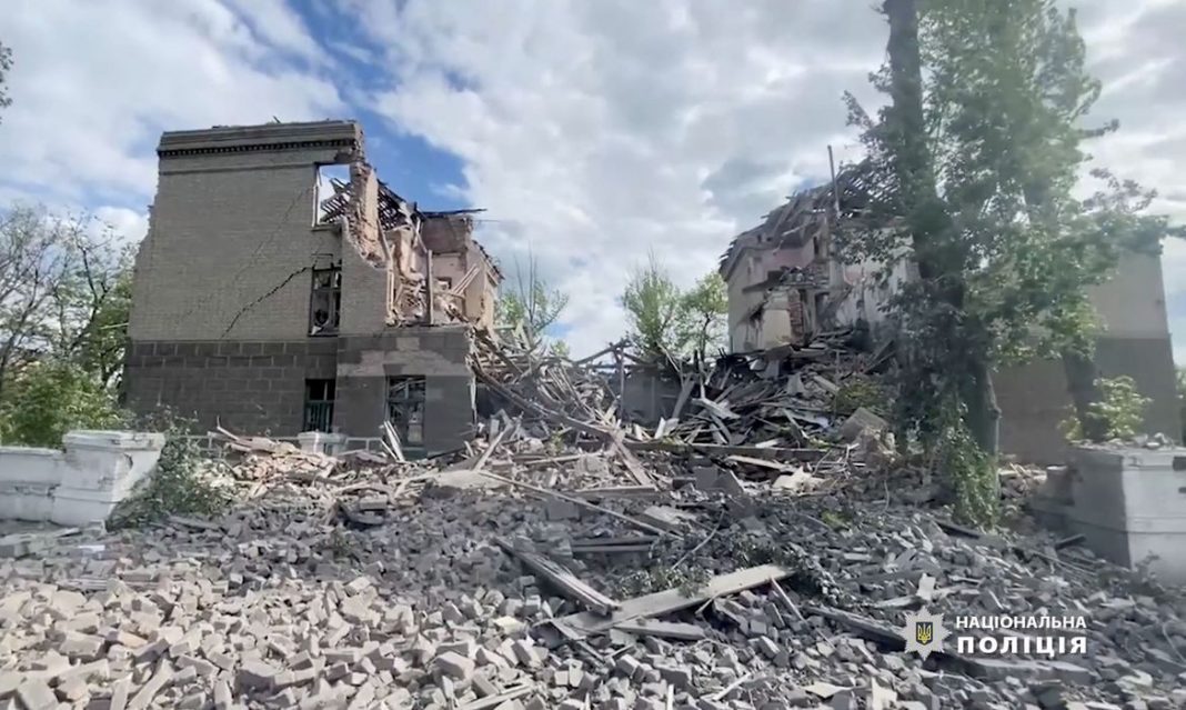 2022-05-19t233918z_1_lynxnpei4i14e_rtroptp_4_ukraine-crisis-donetsk