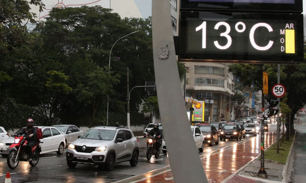 Frente fria atinge a capita paulista